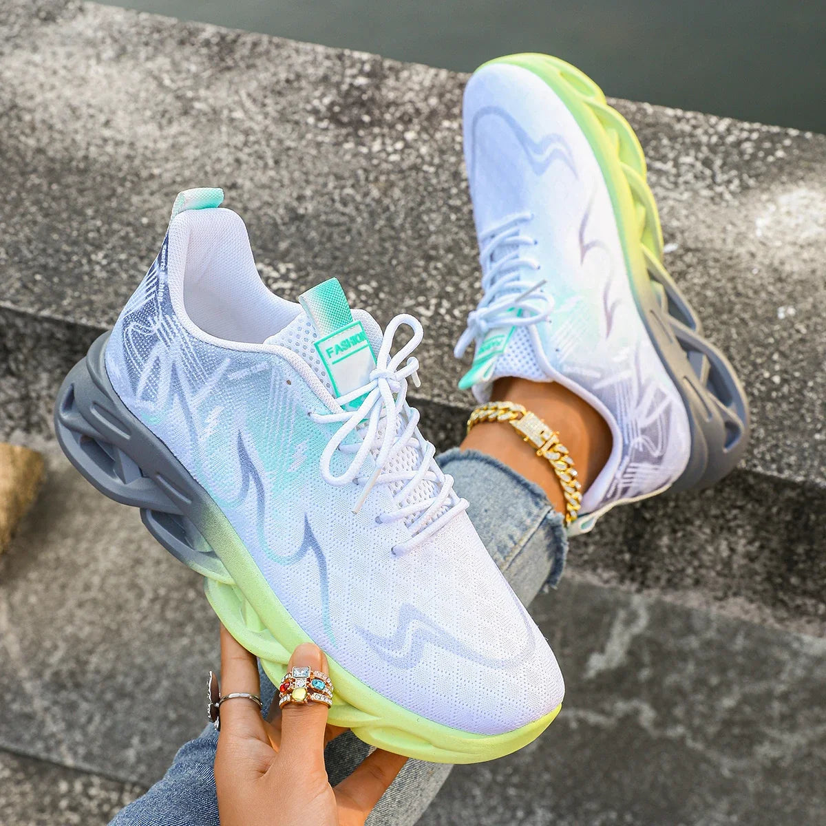 Women Casual Sports Shoes Breathable Lightweight Sneakers Anti-slip Flats Outdoor Running Walking Shoes Female Vulcanized Shoes