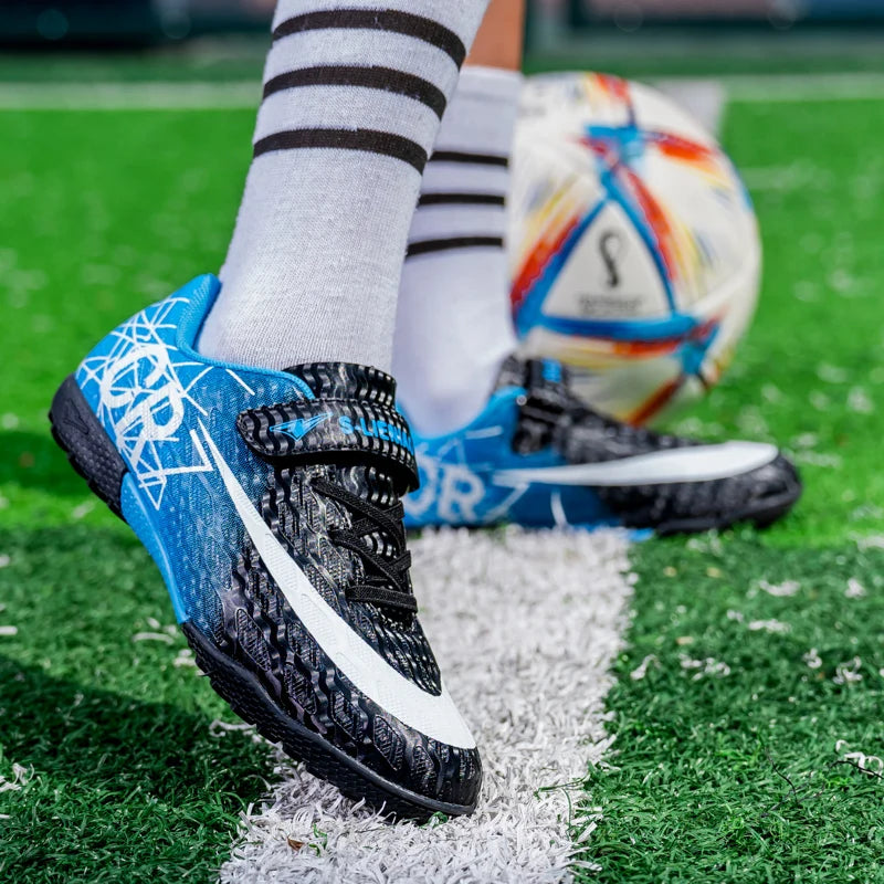Kids Sport Football Shoes For Boys Indoor Turf Training Outdoor Fast Hall Childrens Soccer Shoes Light Football Boots Sneakers